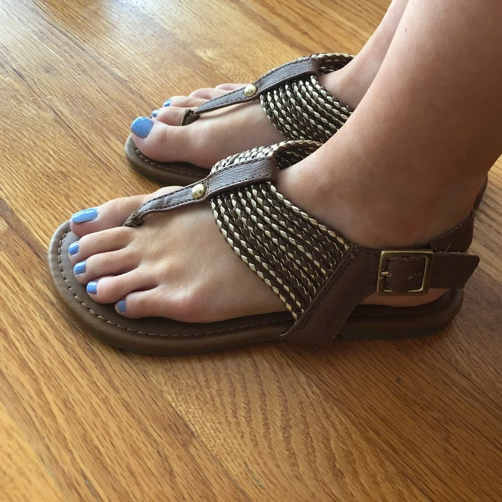 Cherokee Brown Sandals